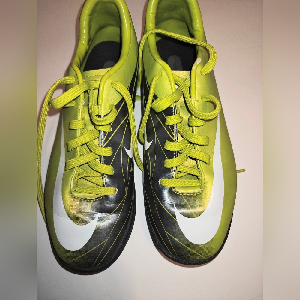 Nike Rare Mercurial Yellow / Black Soccer Shoes Size 4Y 396141-311